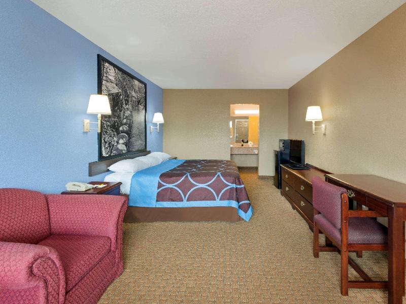 Super 8 By Wyndham San Antonio/Riverwalk Area image