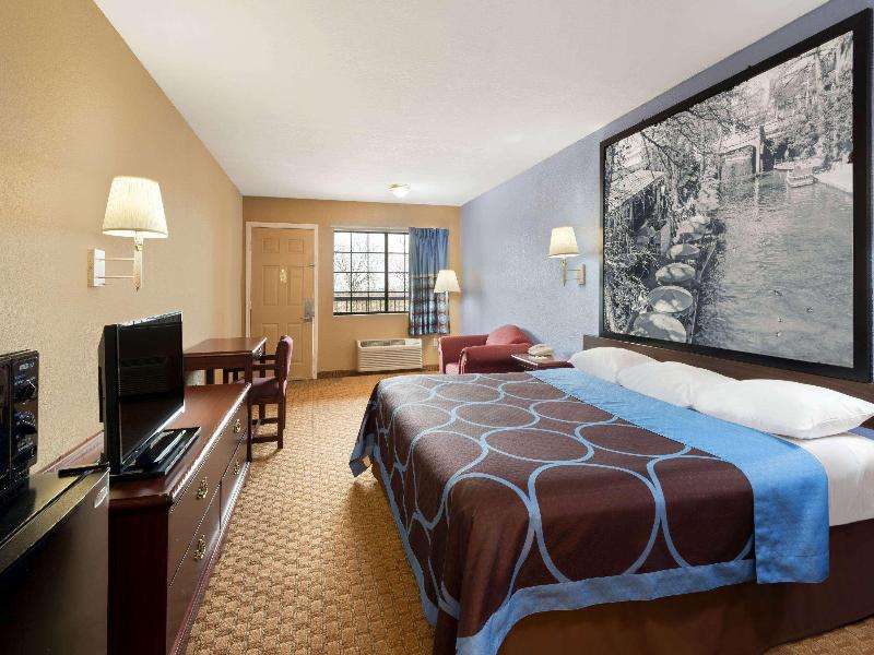 Super 8 By Wyndham San Antonio/Riverwalk Area image