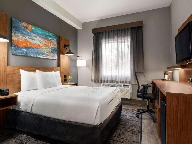 La Quinta Inn & Suites Salem, OR image