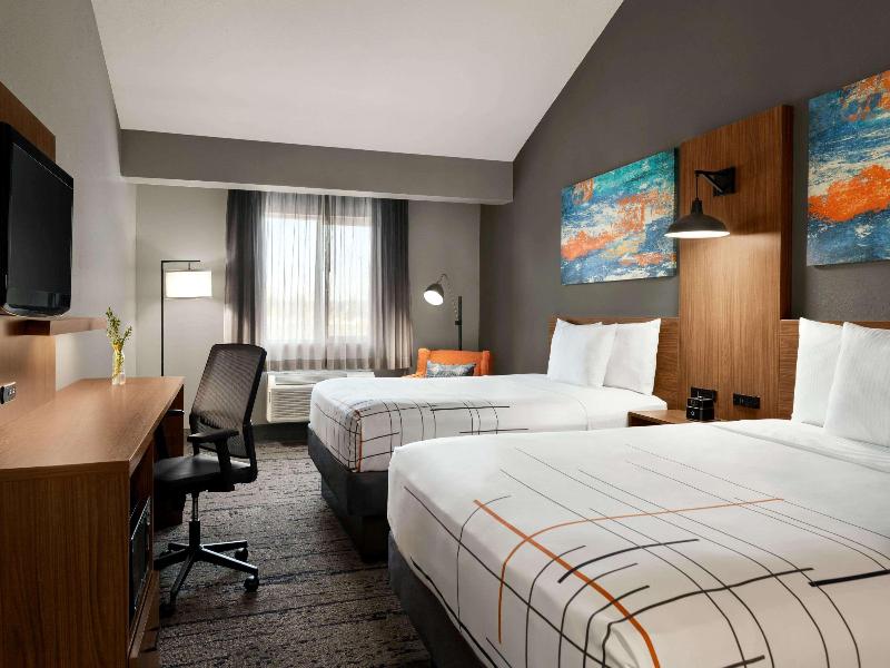 La Quinta Inn & Suites Salem, OR image