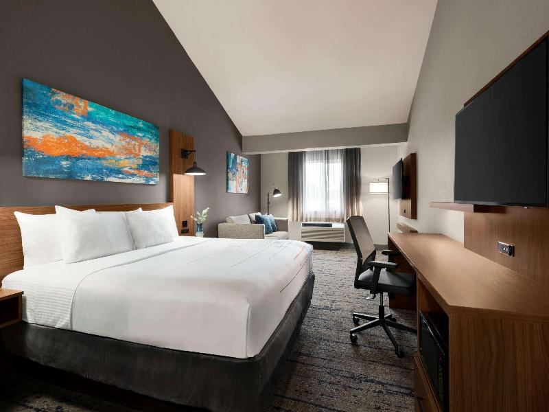 La Quinta Inn & Suites Salem, OR image