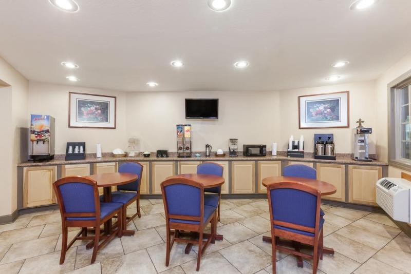 KNIGHTS INN & SUITES SEARCY