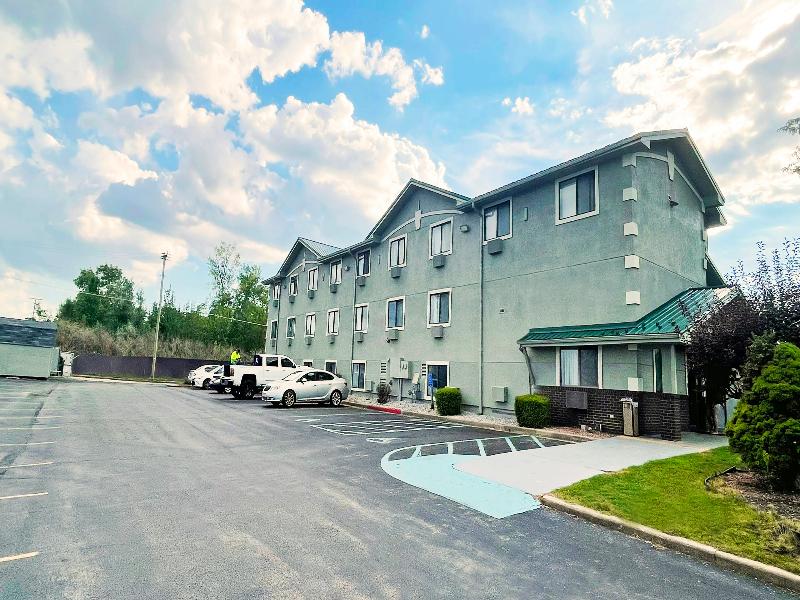 Magnuson Hotel Fort Wayne North image