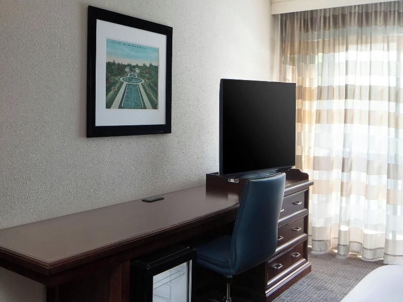 Sheraton Westport Chalet image