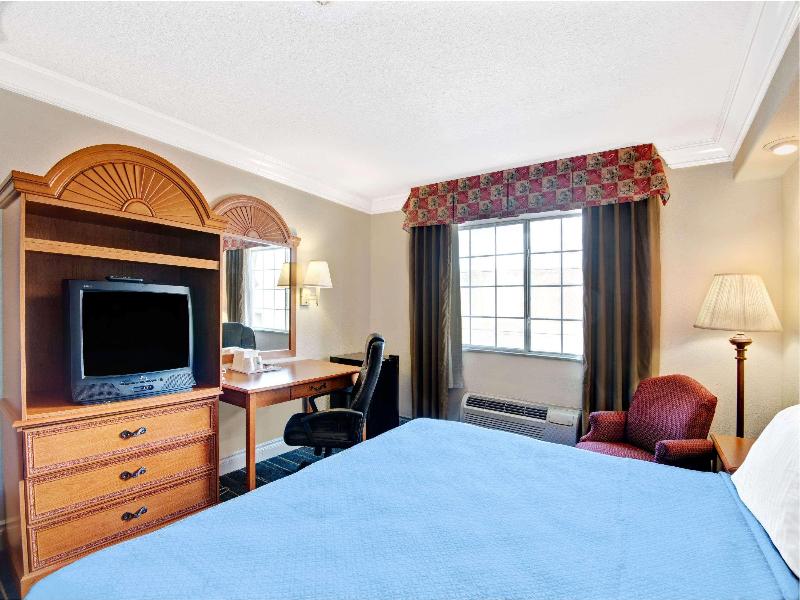 Days Inn by Wyndham San Antonio Airport image