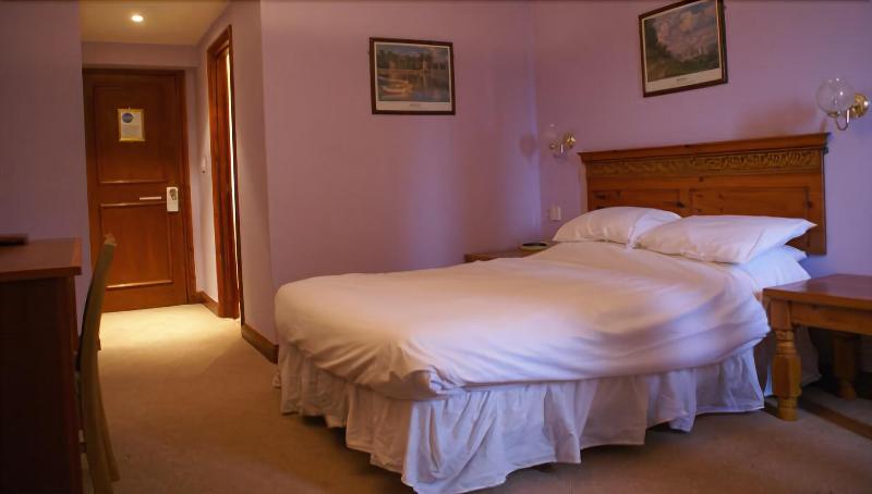 The Airman Hotel at Meppershall image