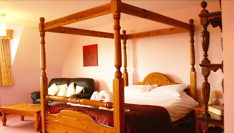 The Airman Hotel at Meppershall image
