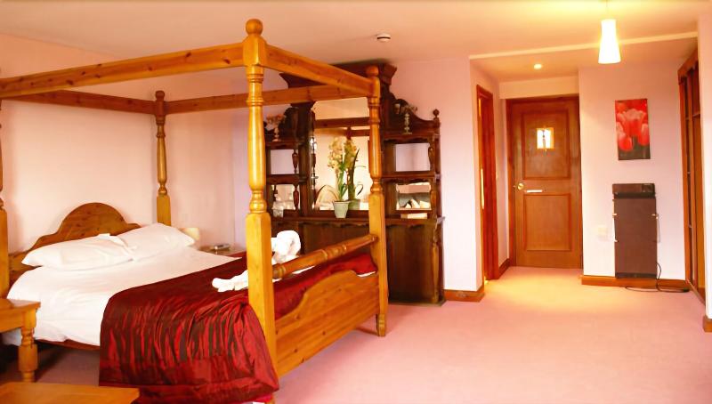 The Airman Hotel at Meppershall image