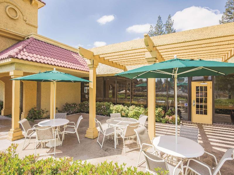 Howard Johnson by Wyndham Sacramento Downtown image