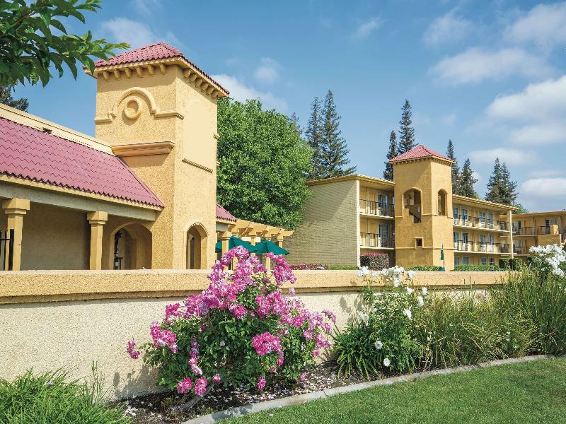 Howard Johnson by Wyndham Sacramento Downtown image