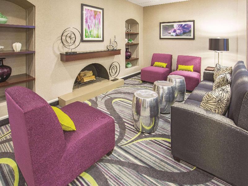 Howard Johnson by Wyndham Sacramento Downtown image