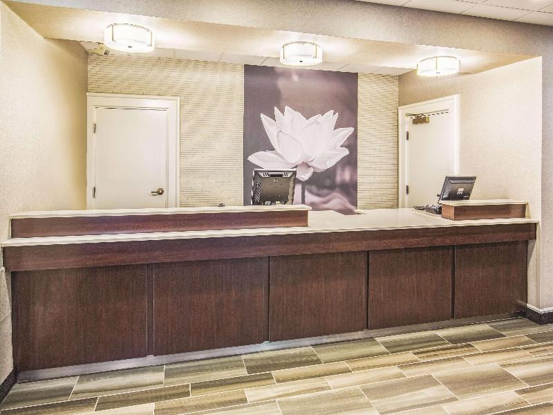 Howard Johnson by Wyndham Sacramento Downtown image