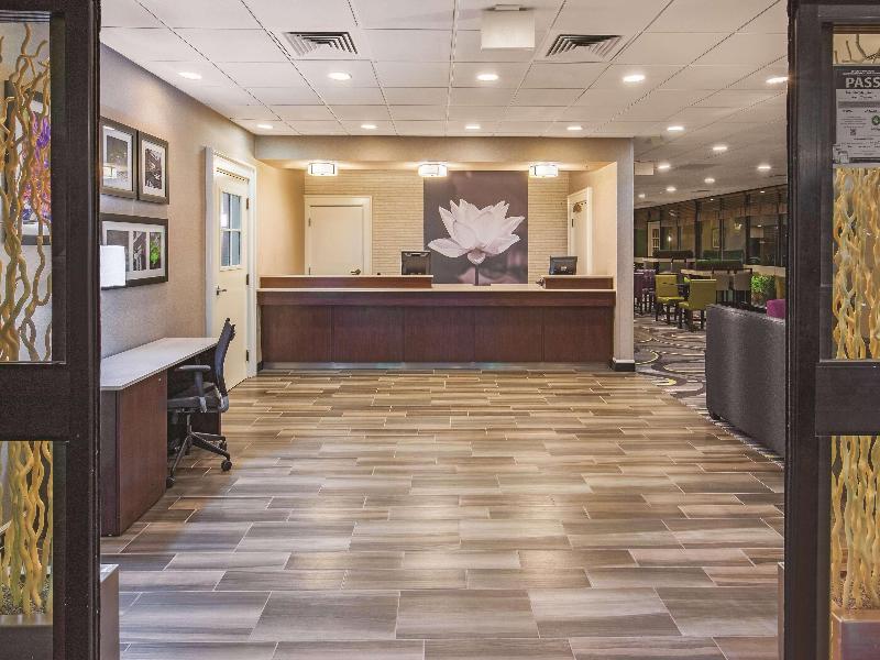 Howard Johnson by Wyndham Sacramento Downtown image