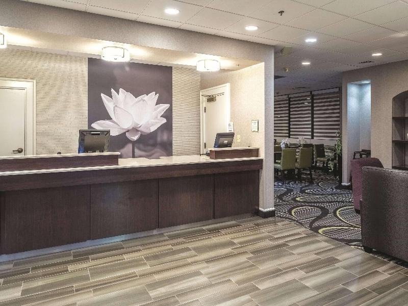 Howard Johnson by Wyndham Sacramento Downtown image