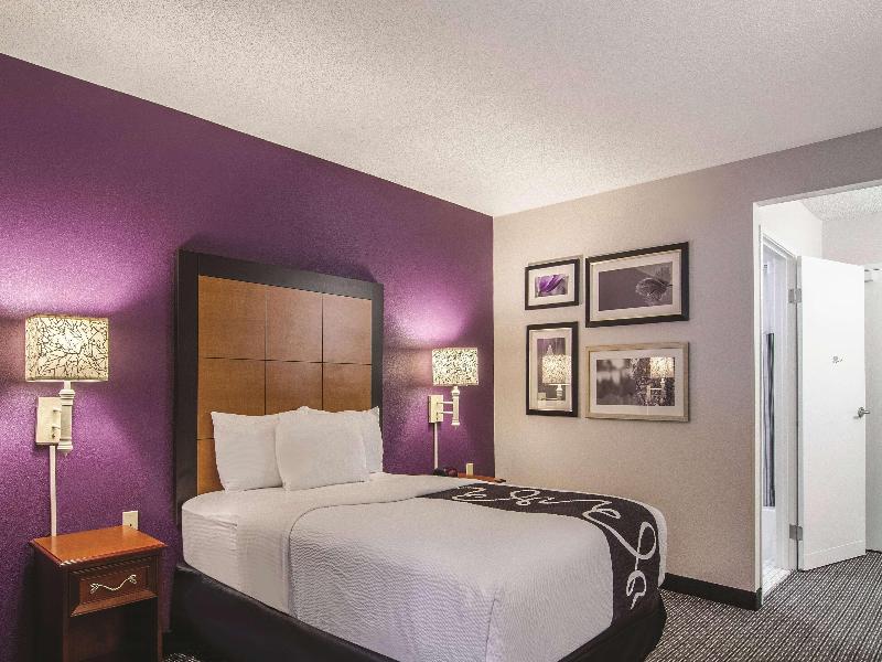 Howard Johnson by Wyndham Sacramento Downtown image