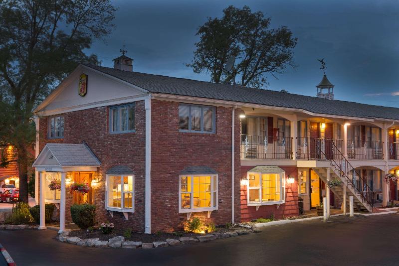 Super 8 by Wyndham Sturbridge image