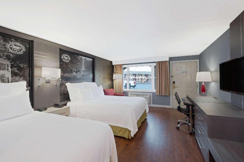 Super 8 by Wyndham Sturbridge image