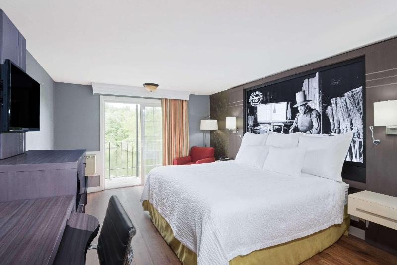 Super 8 by Wyndham Sturbridge image