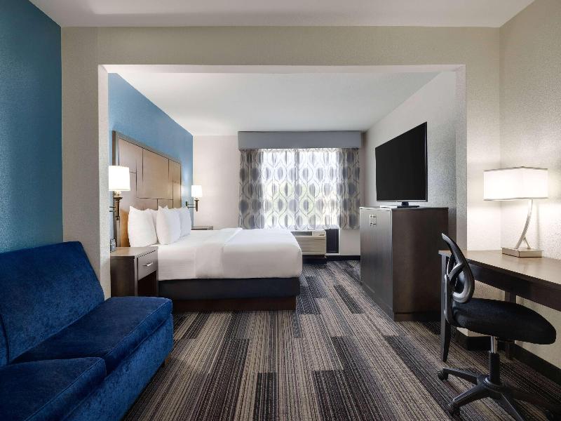 La Quinta Inn & Suites Springfield Airport Plaza image