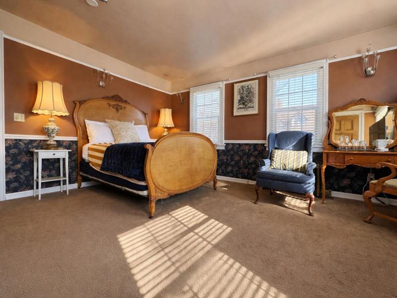 Bacon Mansion Bed & Breakfast image