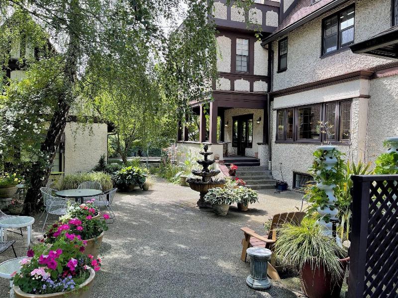 Bacon Mansion Bed & Breakfast image