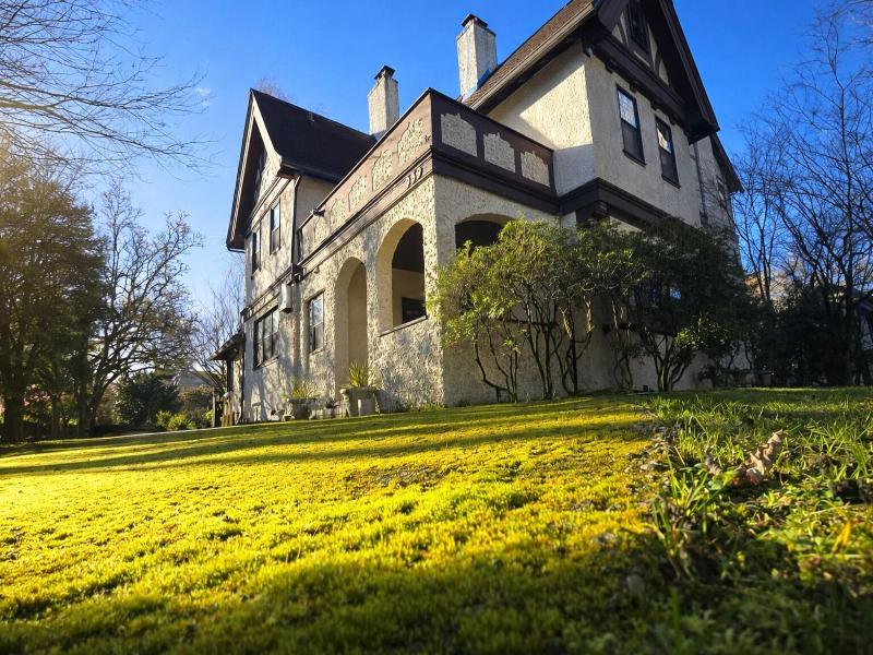 Bacon Mansion Bed & Breakfast image