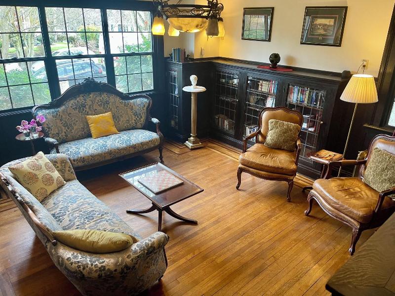 Bacon Mansion Bed & Breakfast image