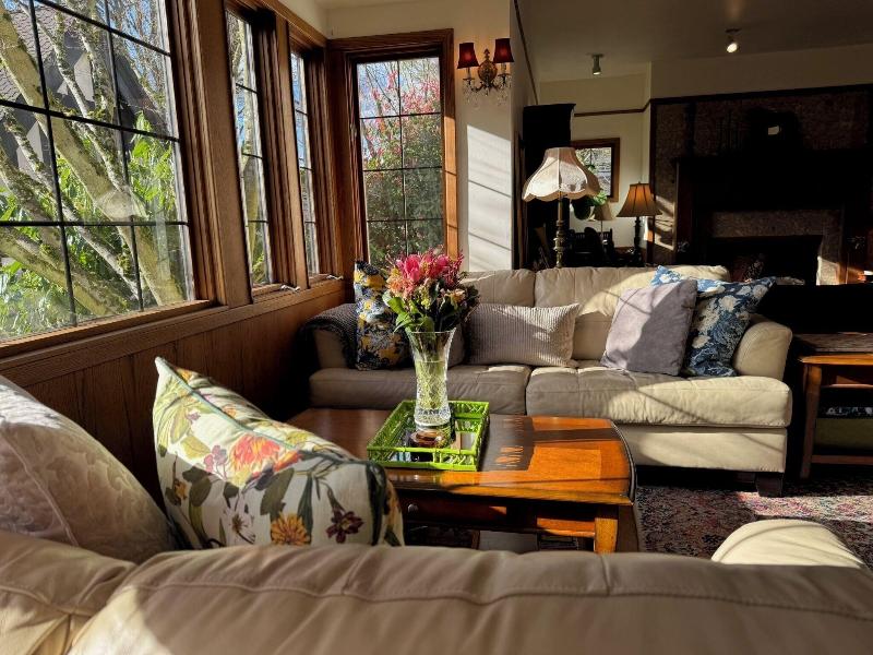 Bacon Mansion Bed & Breakfast image