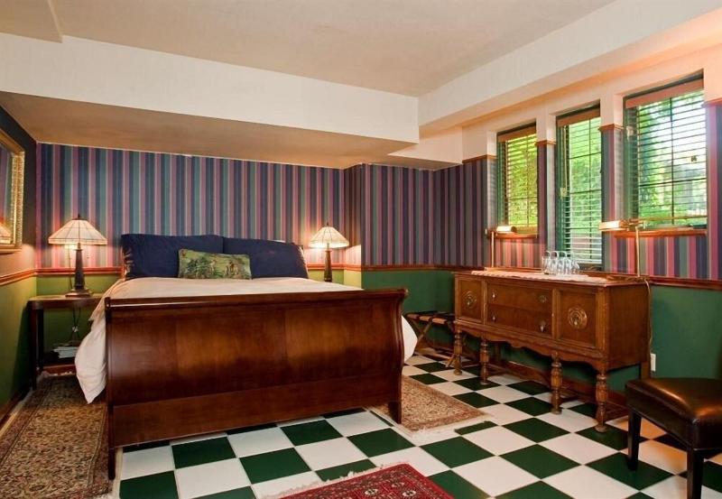 Bacon Mansion Bed & Breakfast image