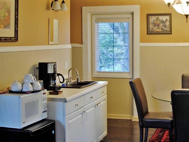 Bacon Mansion Bed & Breakfast image