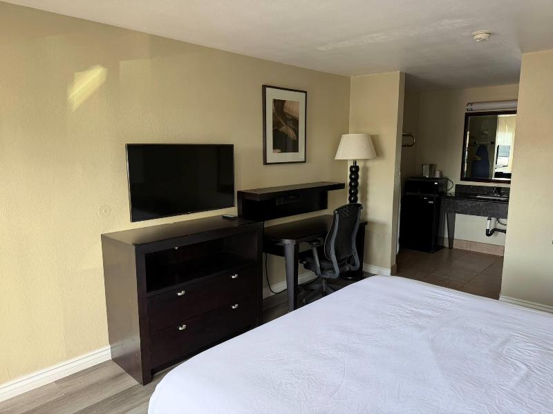 Travelodge by Wyndham Hemet CA image