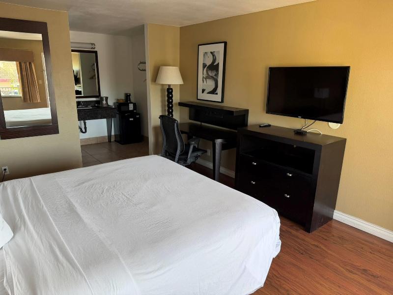 Travelodge by Wyndham Hemet CA image