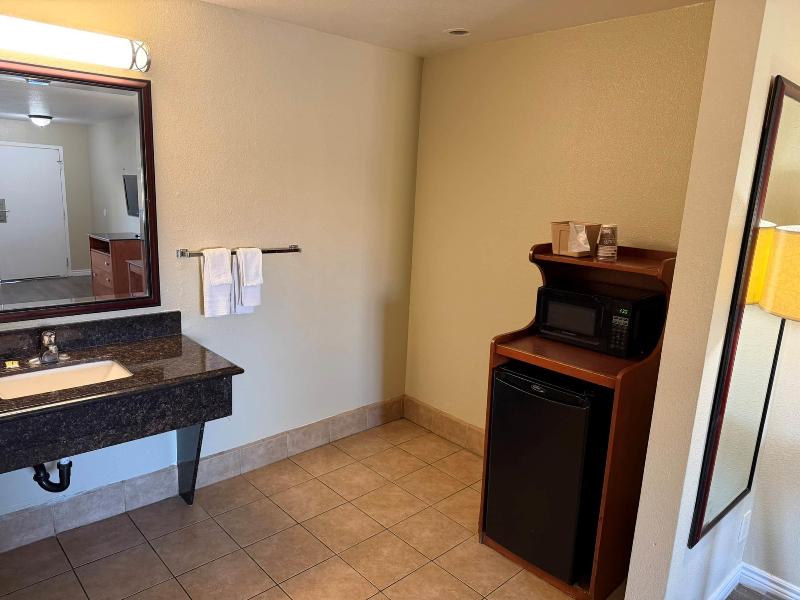 Travelodge by Wyndham Hemet CA image