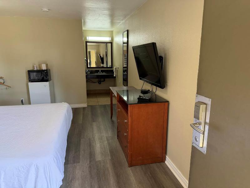 Travelodge by Wyndham Hemet CA image