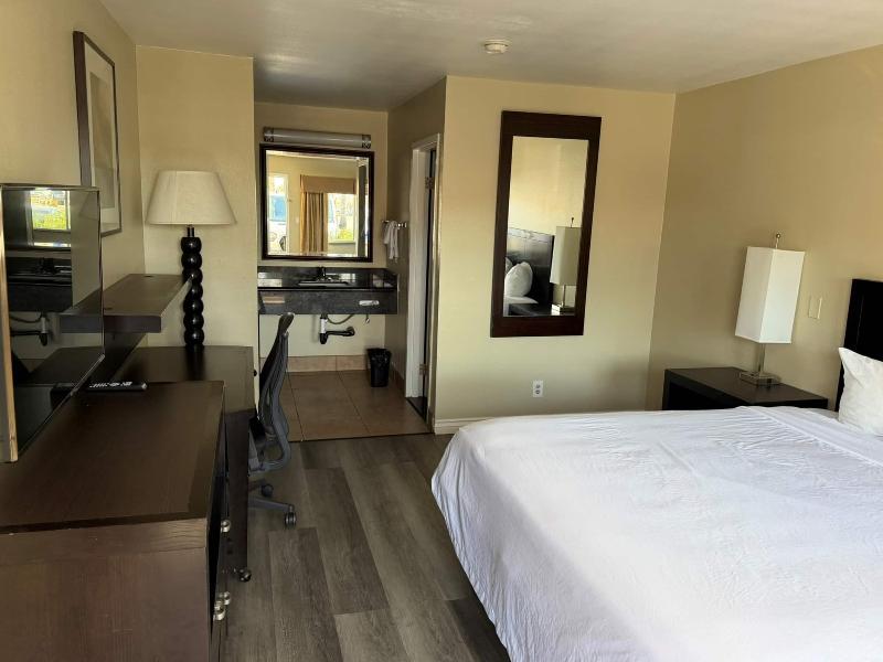 Travelodge by Wyndham Hemet CA image