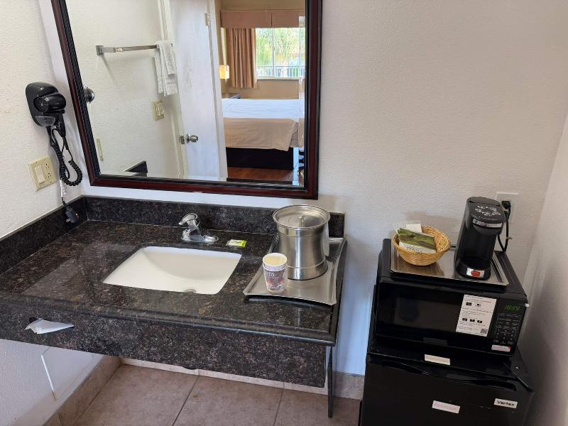 Travelodge by Wyndham Hemet CA image