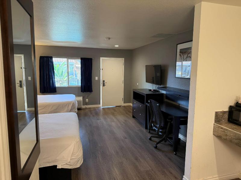 Travelodge by Wyndham Hemet CA image