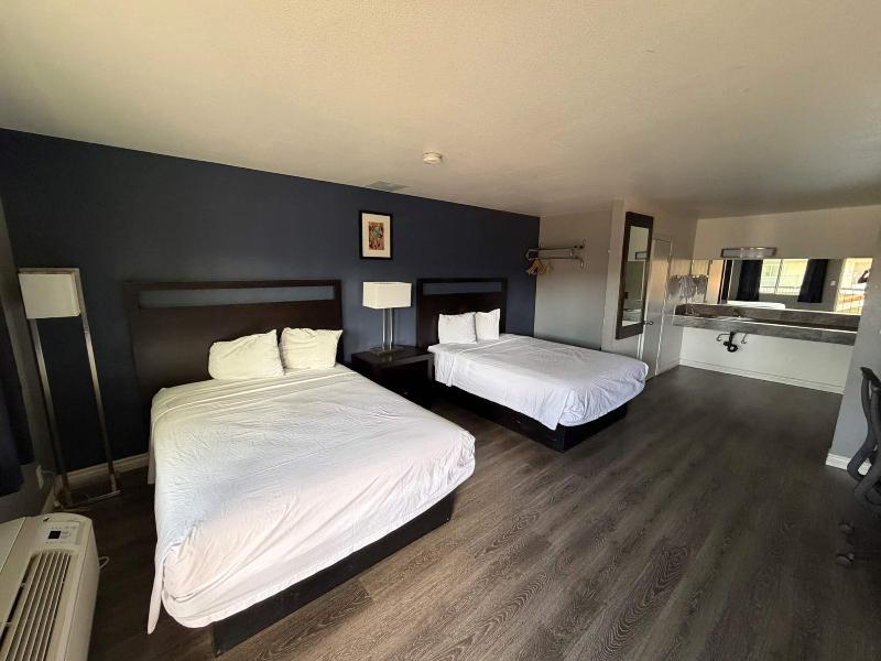 Travelodge by Wyndham Hemet CA image