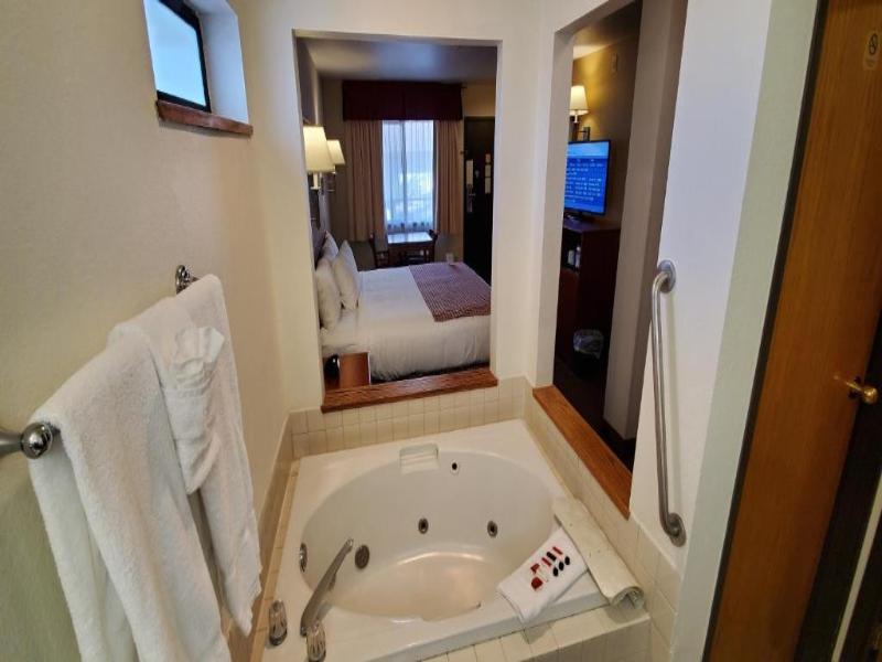 Baymont by Wyndham Seattle/Kirkland WA image