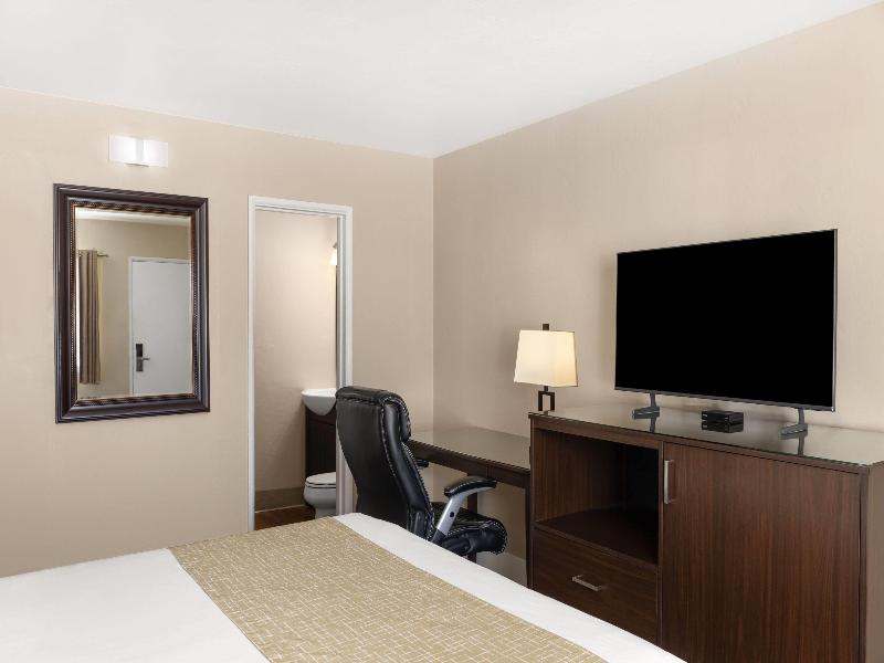 Room QUEEN BED NON SMOKING