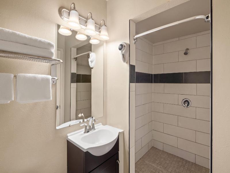 Travelodge By Wyndham Everett City Center — photo 2