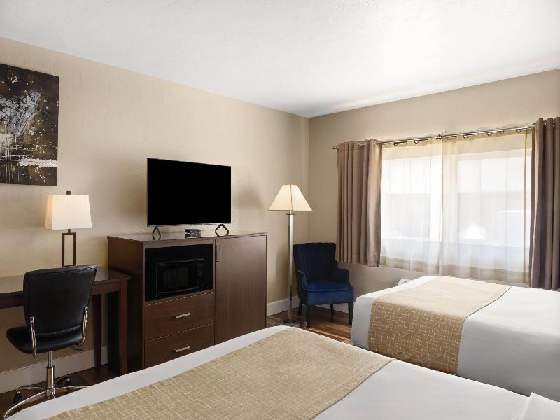 Room TWO DOUBLE BEDS