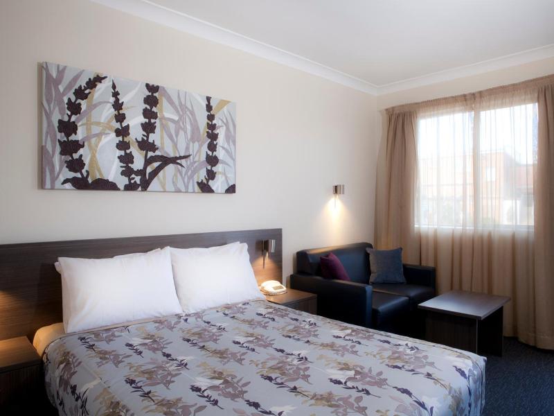 Narellan Motor Inn image