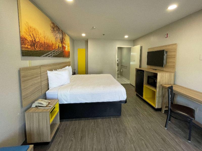 Days Inn by Wyndham San Antonio Northwest/Seaworld image