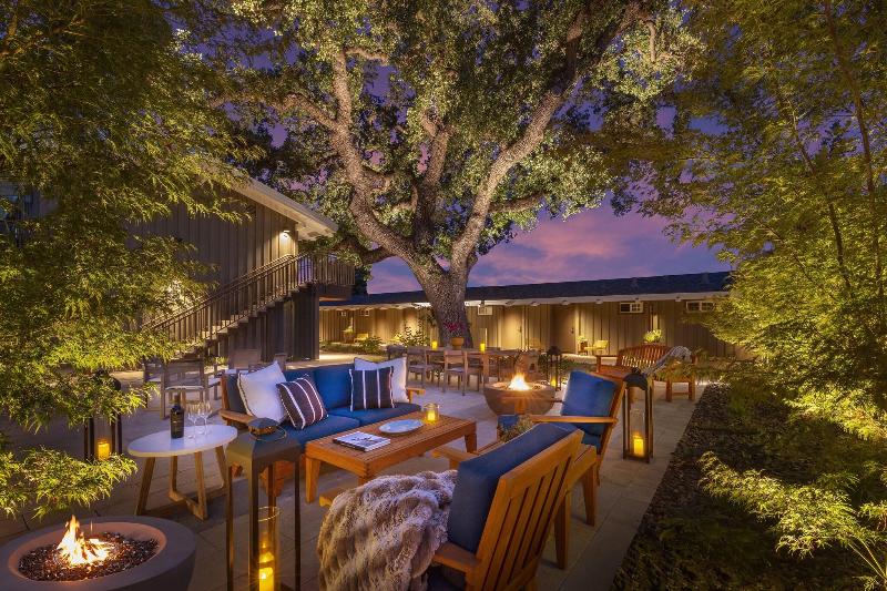 The Cottages Hotel - Image 1