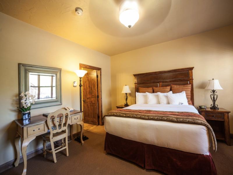 Cable Mountain Lodge image