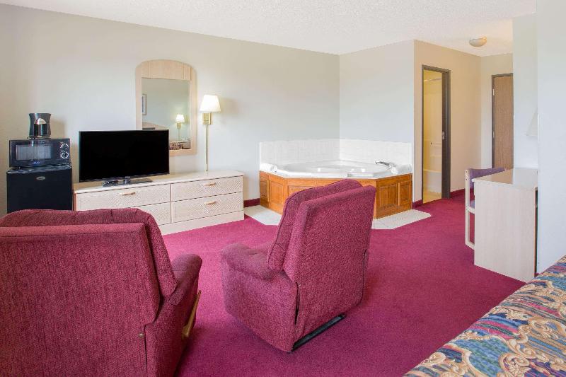 Super 8 by Wyndham Bethany MO image