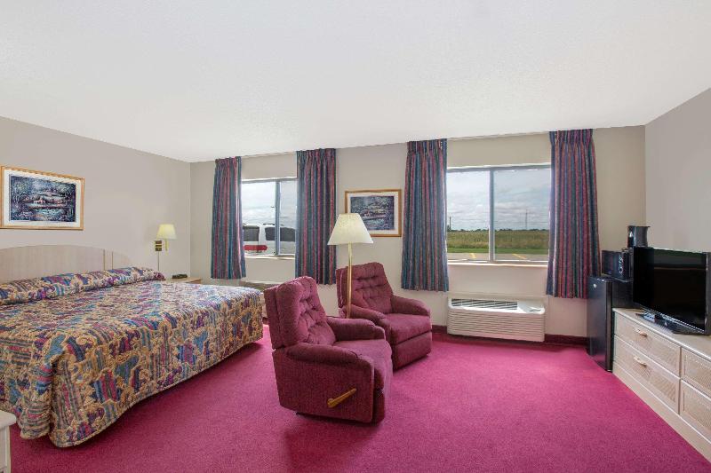 Super 8 by Wyndham Bethany MO image