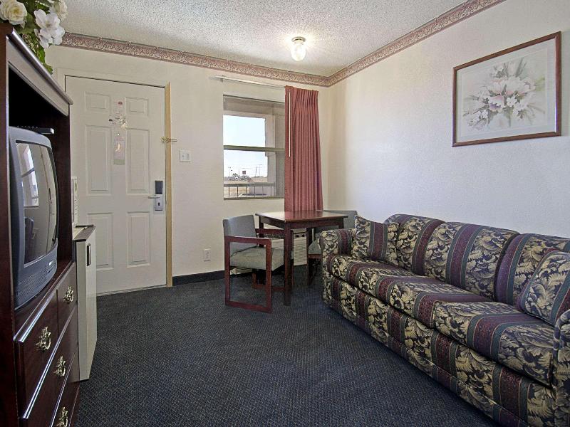 Super 8 by Wyndham Wichita Falls 5