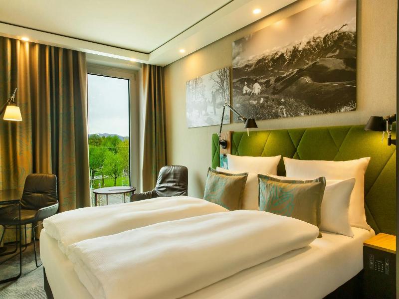 Motel One Salzburg-Süd image